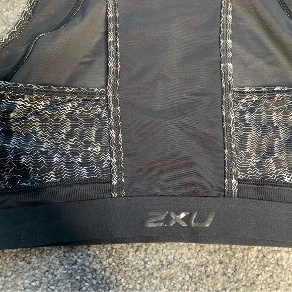 2XU high neck mesh printed athletic sports bra - Picture 5 of 8